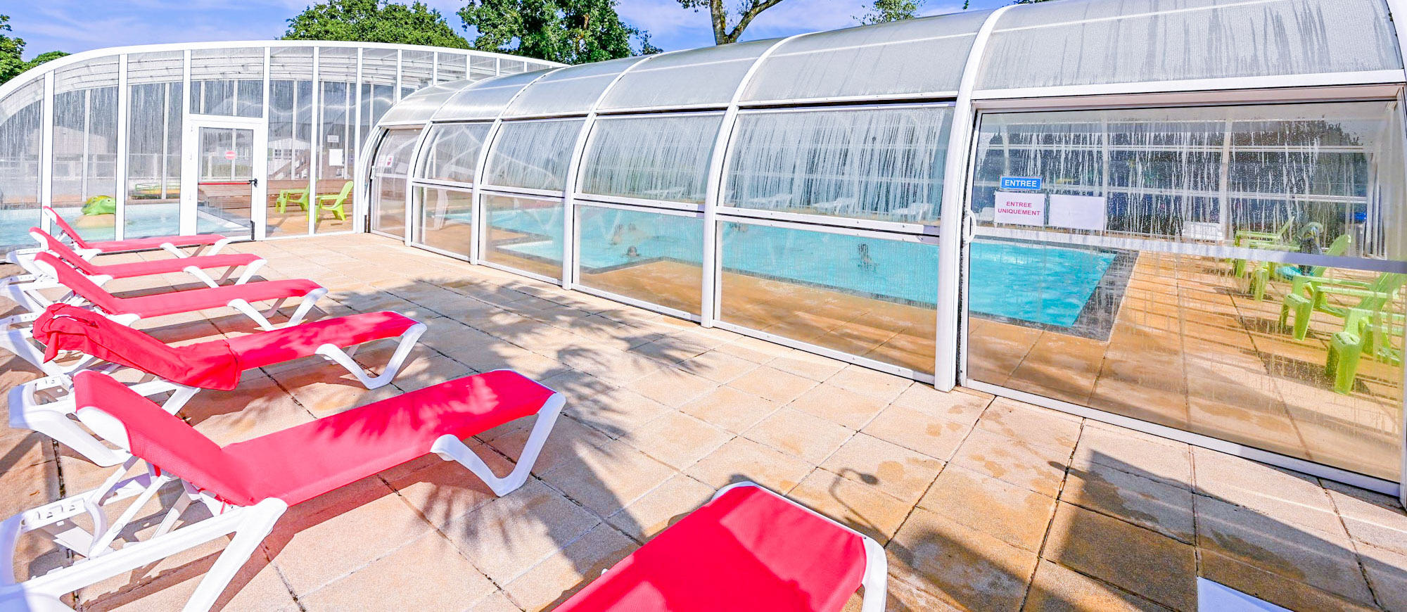 extérieur camping la blanche hermine